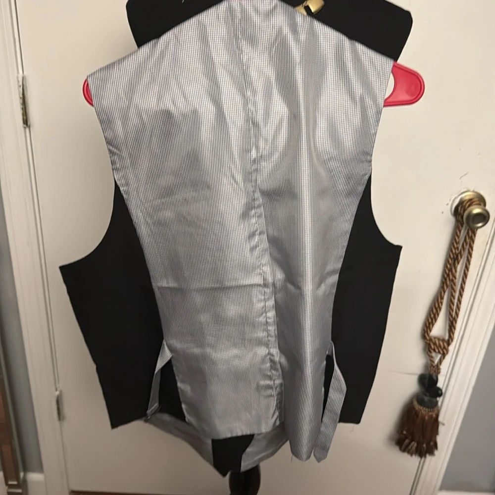 Vest - Picture 3 of 6